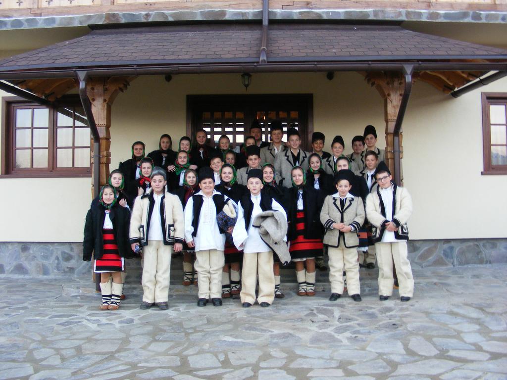 Pensiunea Sanziene Strîmtura Exterior foto